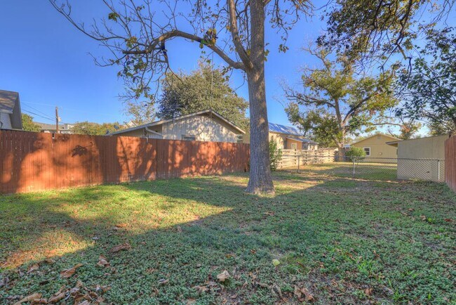 Building Photo - 388 E faust, B