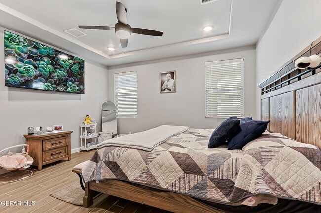 Building Photo - 824 Paseo Solar Dr