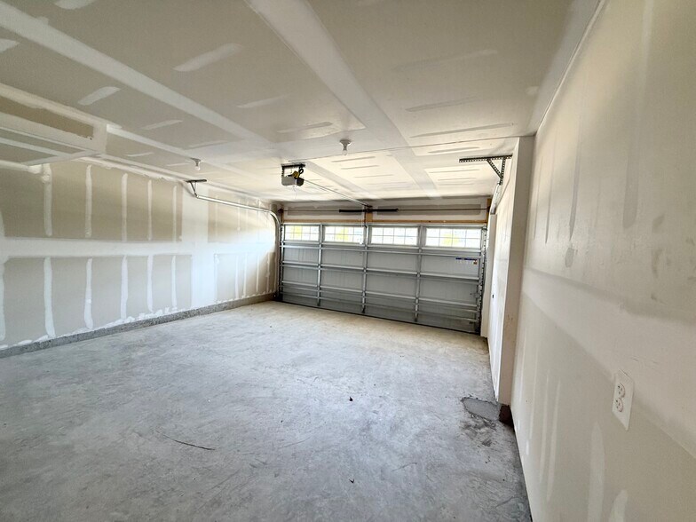 Two car garage - 7841 Blackbriar Way