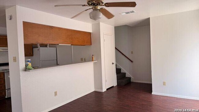 Building Photo - 2203 Creekside Ln