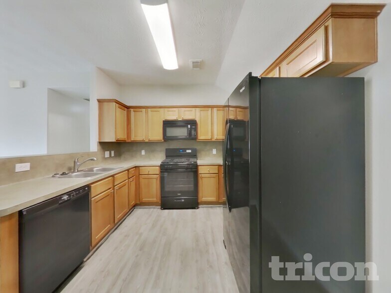 Building Photo - 24307 Hard Wood Dr