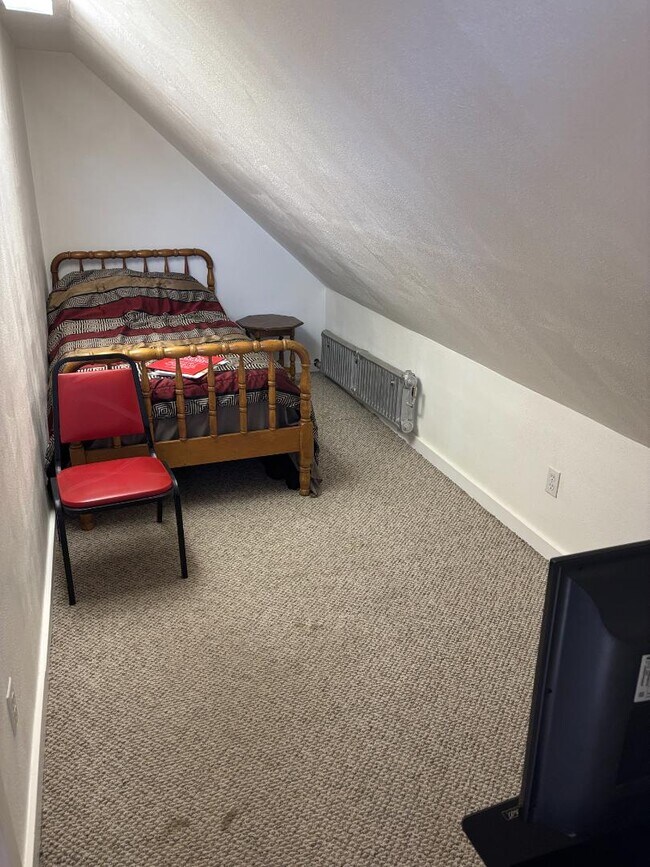 Building Photo - 401 Onyx St