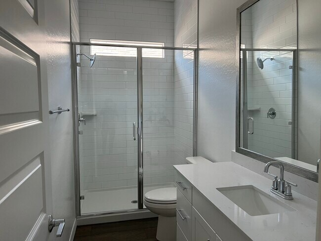 Building Photo - 19605 W Cheery Lynn Rd