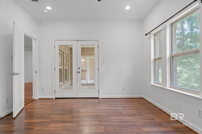 Building Photo - 219 Ridgewood Dr