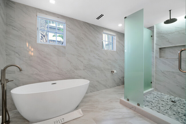 Building Photo - 19117 Fisher Island Dr