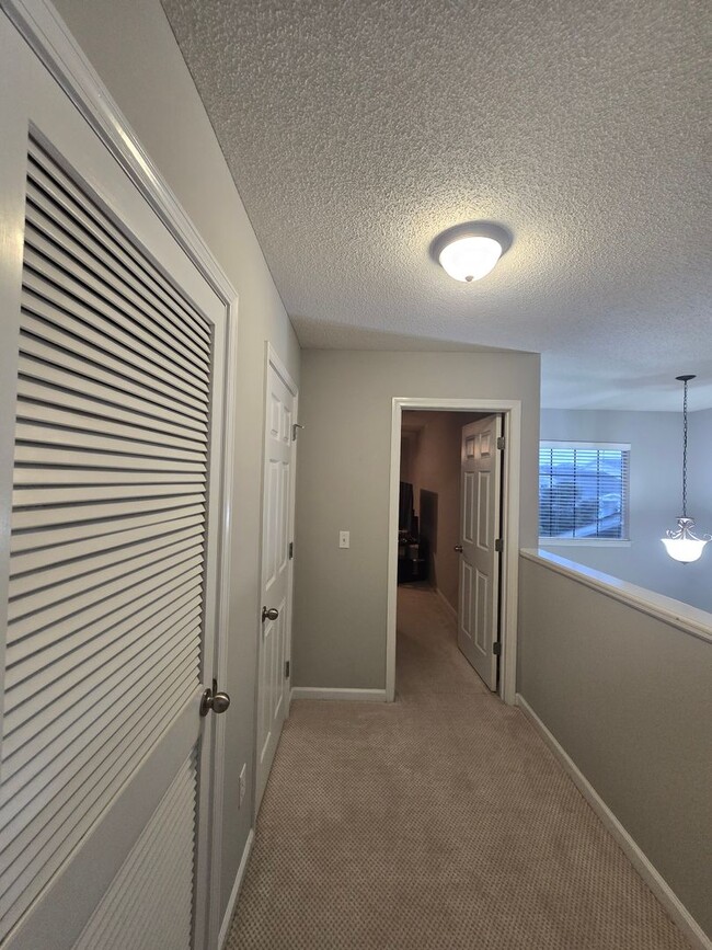 Building Photo - Woodland Park