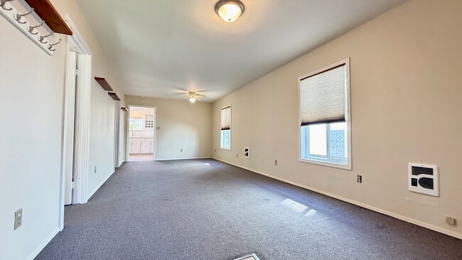 Building Photo - Central Olympia 2 Bedroom Townhome - Avail...