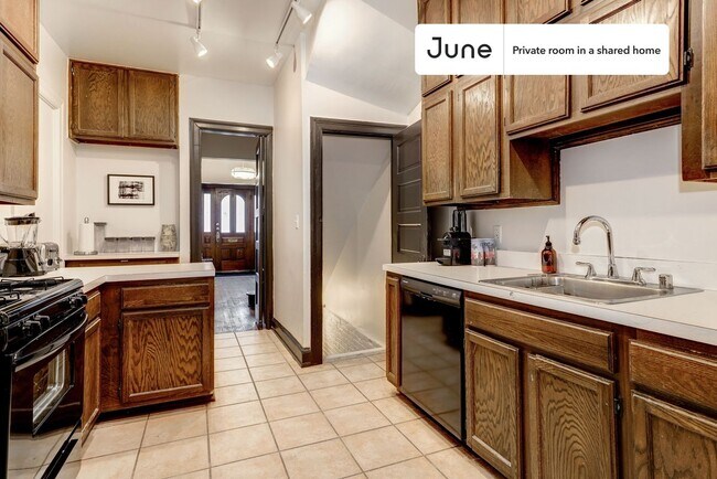 Building Photo - Room in Shared 7 bed/3.5 bath home