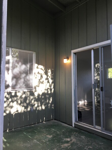 Building Photo - 107 N 3rd St