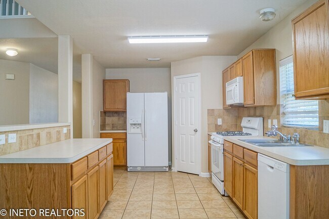 Building Photo - 2819 Foster Hill Dr