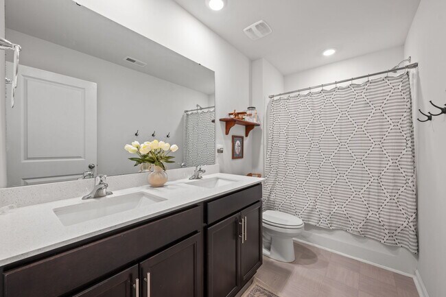 Building Photo - 1009 Chiles Dr