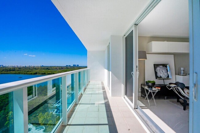 Building Photo - 100 Bayview Dr