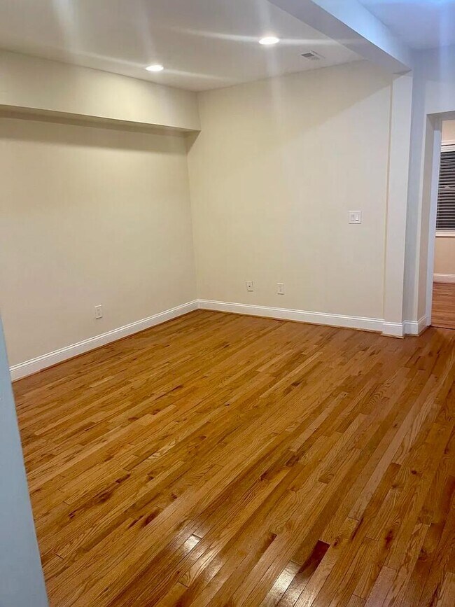 Building Photo - 1141 Owen Pl NE