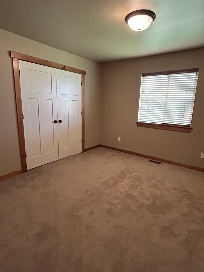 Building Photo - 546 Talon Way