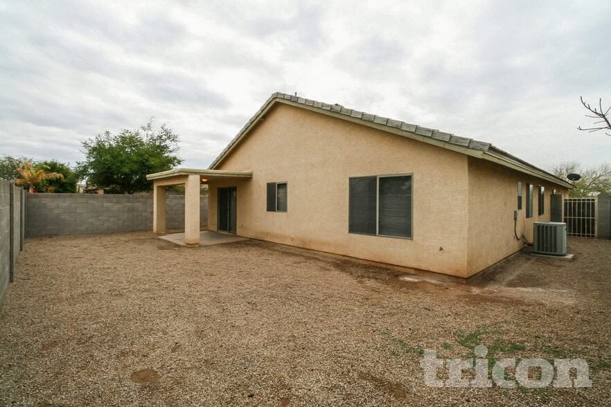 Building Photo - 8006 W Pima St