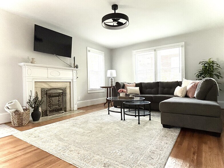 Building Photo - 2240 Queen St