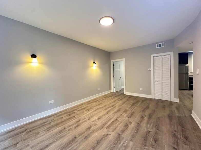 Building Photo - 434 W Aldine Ave