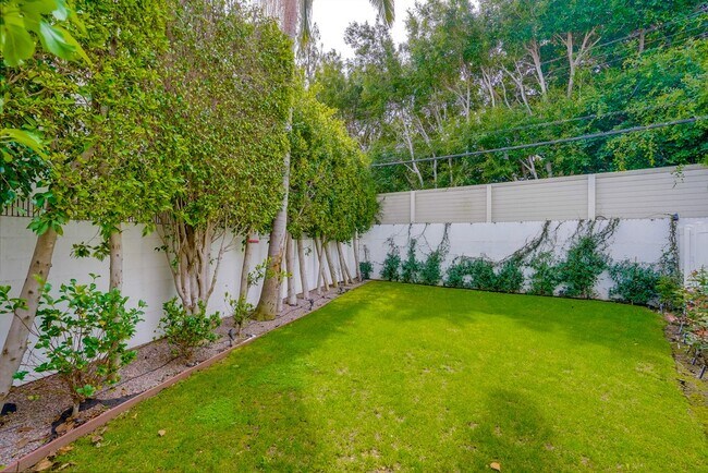 Building Photo - 12042 Sylvester St