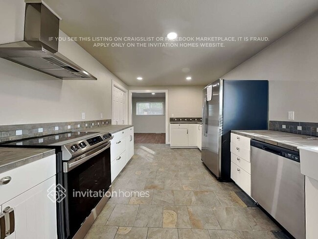 Building Photo - 2401 N Narrows Dr