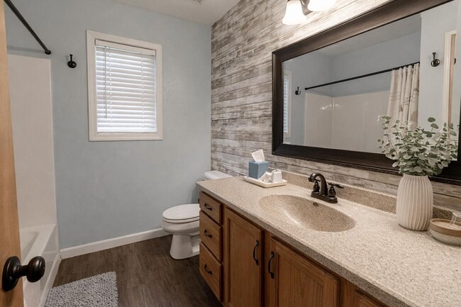 Building Photo - 1302 Look Out Ct