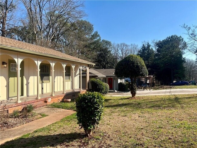 Primary Photo - 2274 Greenway Dr