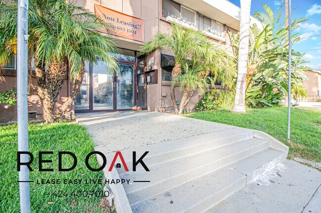 Building Photo - 15405 Vanowen St