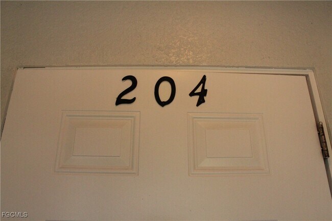 Building Photo - 912 SW 39th Terrace