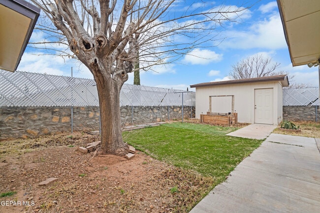 Building Photo - 5660 Longview Dr