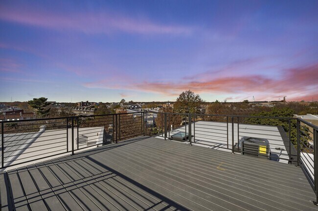 Building Photo - 1242 Quincy St NW