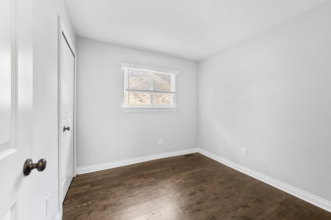 Building Photo - 1530 E Madge Ave