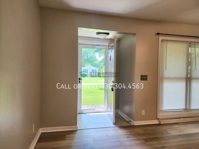 Building Photo - 8250 E Wadora Cir NW