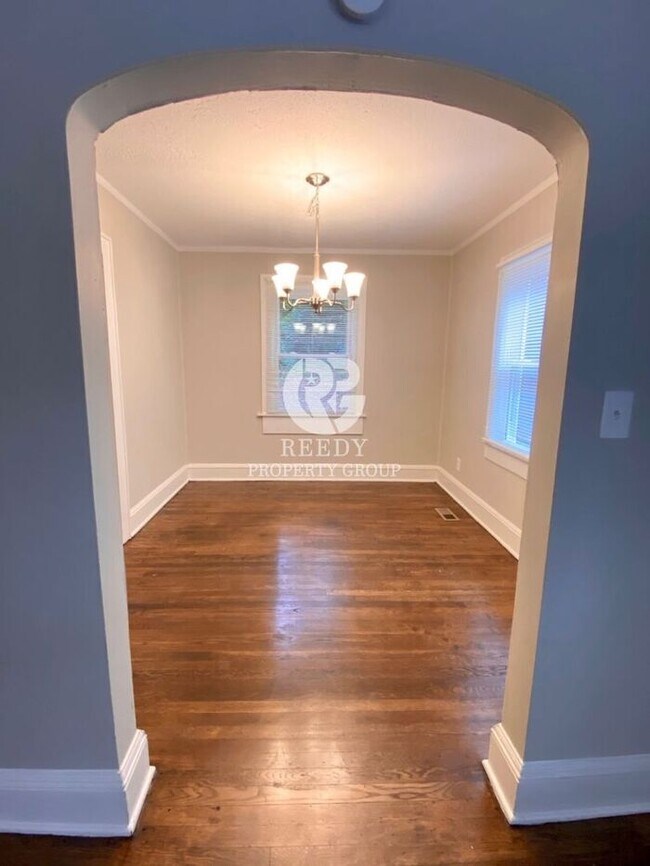 Building Photo - Beautifully renovated Spartanburg Home!