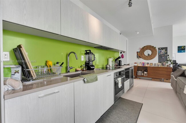 Building Photo - 501 NE 31st St