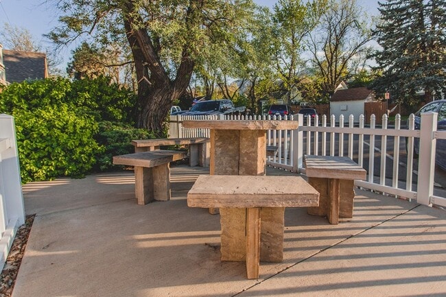 Building Photo - A Cozy 2 bed/1 bath Oasis in Central Boulder! Owner credits application fees! AVAILABLE SEPTEMBER...
