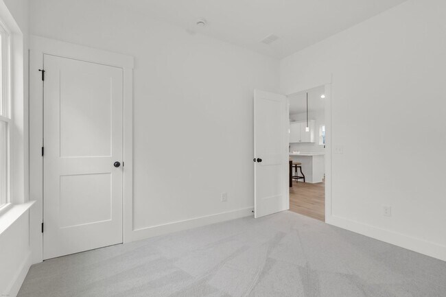 Building Photo - 2304 Delano St