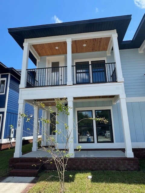 Building Photo - 580 N De Villiers St