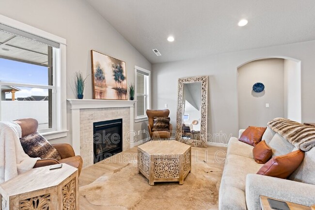 Building Photo - 5673 W Rockingham Dr