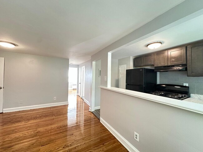 Primary Photo - 6776 Blakemore St