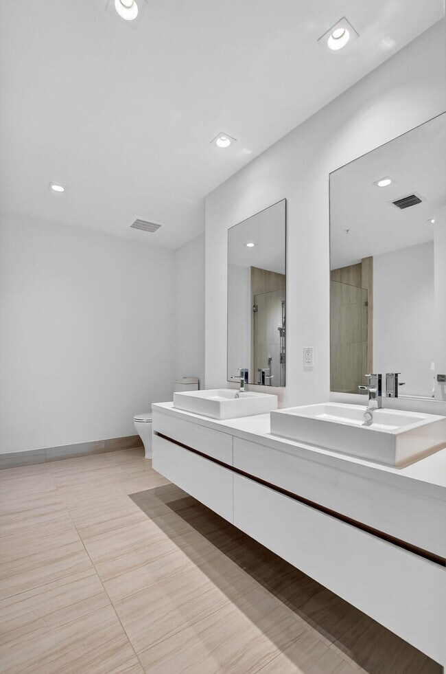 Building Photo - 155 E Boca Raton Rd
