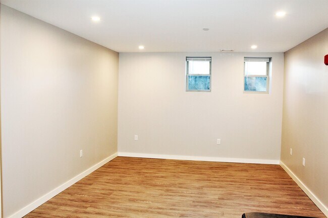 Building Photo - 540 Chestnut St