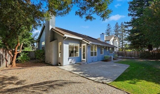 Building Photo - 1439 Gordon Dr