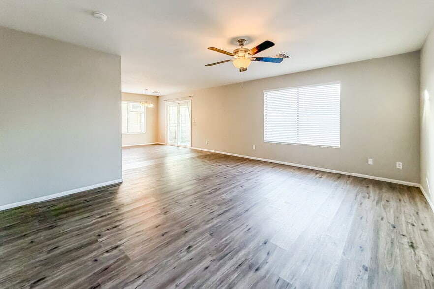 Building Photo - 10907 E Arcadia Ave