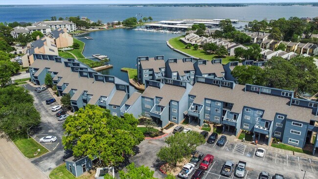 Building Photo - 12500 Melville Dr