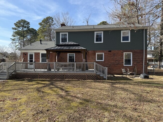 Building Photo - 4 Bedroom Home in Village Green.