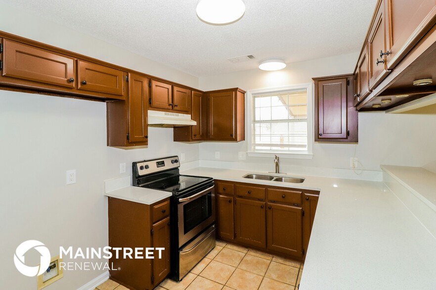 Building Photo - 8890 Hidden Springs Cove