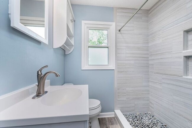 Building Photo - Beautifully updated home located in the he...