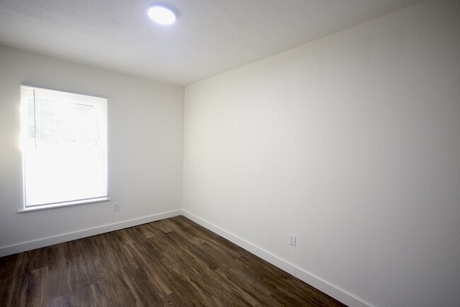 Building Photo - 5819 Flax Bourton St