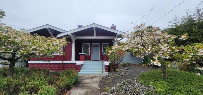 Building Photo - Single Family Fully Furnished Home