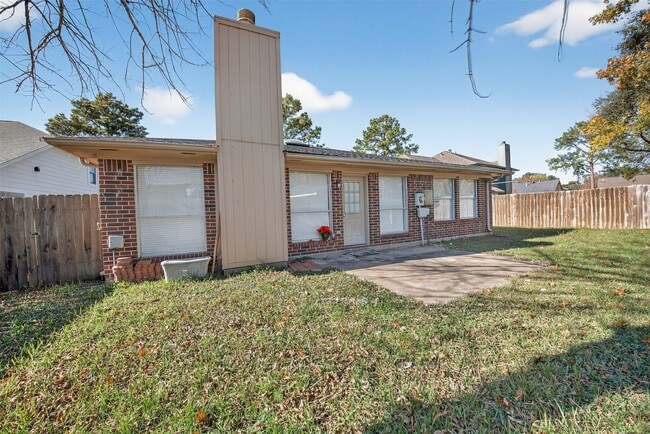 Building Photo - 21430 Meadowhill Dr