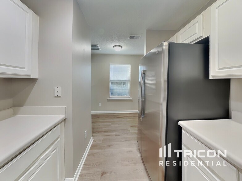 Building Photo - 8109 Bright Oak Trail